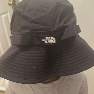 North-face bucket hat